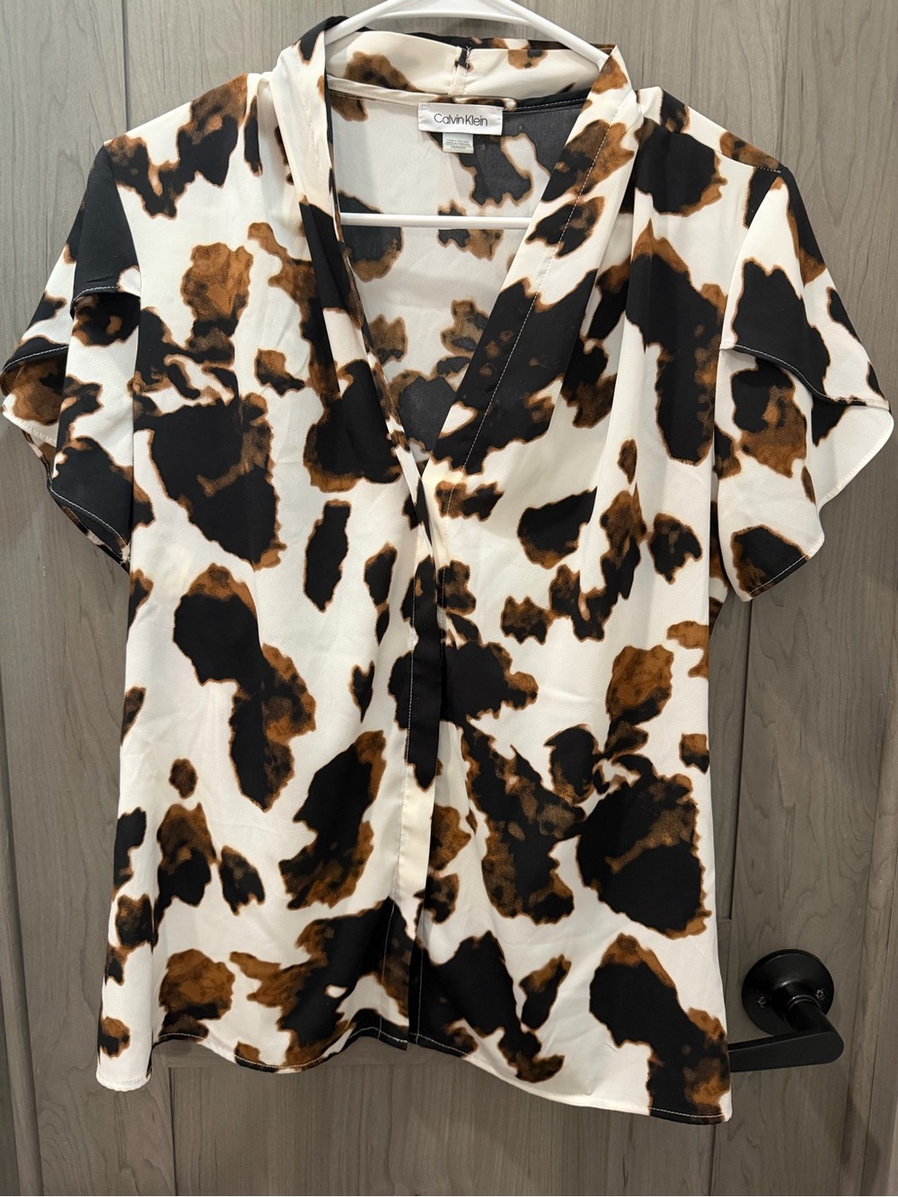 Calvin Klein Cream Leopard-Print V-Neck Short Sleeve Blouse